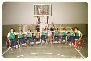 Fotografia d epoca originale 1988 PESARO ? Pallacanestro GIAGUARO Basket in sedia a rotelle Fotografia 1