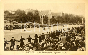 Cartolina originale da collezione 1940 ca LOURDES FRANCE La procession de l Esplanade Cartolina FP NV 1