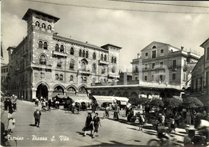 Cartolina originale da collezione 1953 TREVISO Passanti e biciclette in Piazza SAN VITO Cartolina FG VG 1