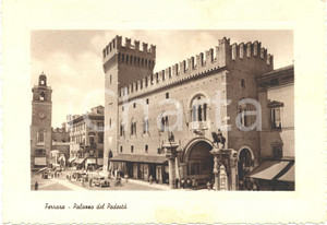 Cartolina originale da collezione 1955 ca FERRARA Veduta di lato del Palazzo del PODESTA  Cartolina ANIMATA FG VG 1