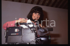 Fotografia d epoca originale 35mm vintage slide 1990ca RAI Marina MORGAN si prepara per la diretta 5 1