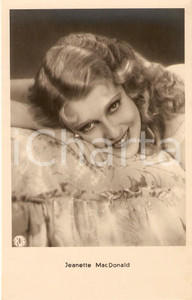 Cartolina originale da collezione 1940 ca CINEMA Actress Jeanette MacDONALD lying on bed *Cartolina FP NV 1