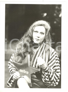 1985 ca RAI - BLITZ Astrologa SIRIO legge oroscopo ASTRA *Foto VINTAGE 18x24 cm