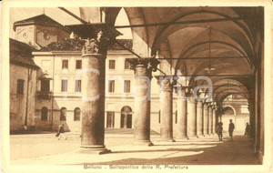 Cartolina originale da collezione 1930 ca BELLUNO Sottoportico della REGIA PREFETTURA Cartolina animata FP NV 1