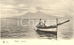 Cartolina originale da collezione 1920 ca NAPOLI Pescatori in barca nel golfo con il VESUVIO sullo sfondo *ANIMATA 1