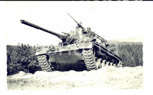 Cartolina originale da collezione 1960 ARMEE BELGE Carro armato in movimento durante un esercitazione Cartolina 1