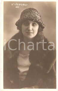 Cartolina originale da collezione 1925 ca CINEMA Attrice Vera VERGANI Ritratto con cappello Cartolina FP NV 1
