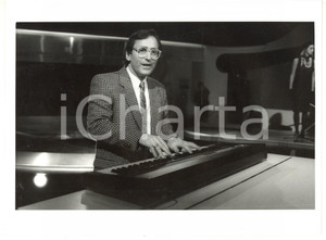 1985 ca COSTUME Ritratto di Stephen SCHLAKS alla tastiera *Foto VINTAGE 24x18 cm