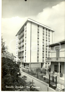 Cartolina originale da collezione 1950 ca VARALLO POMBIA (NO) Via Stazione *Cartolina postale FG NV 1