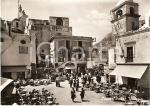 Cartolina originale da collezione 1955 ca CAPRI NA Piazza Umberto Insegna PERUGINA Animata Cartolina FG NV 1