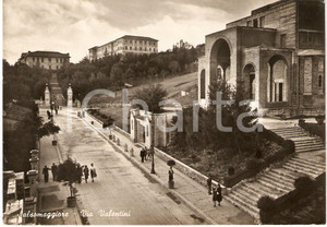 Cartolina originale da collezione 1951 SALSOMAGGIORE TERME PR Animata VIA VALENTINI Cartolina FG VG 1