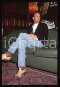 Fotografia d epoca originale Kevin COSTNER  ITALIA 1991 Presentazione Robin Hood 35 mm vintage slide 7 1