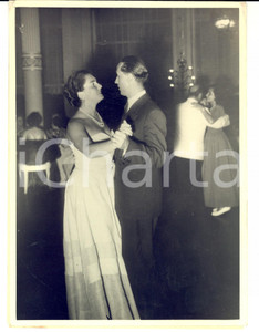 Fotografia d'epoca originale 1960 ca BIARRITZ (F) Nobili al ballo durante una cena di gala *Fotografia 1