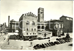 Cartolina originale da collezione 1965 BOLOGNA Piazza NETTUNO con palazzo RE ENZO *Cartolina Postale FG VG 1