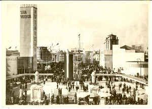 Fotografia d epoca originale 1939 MILANO Torre SNIA VISCOSA Imponente folla visita FIERA CAMPIONARIA Foto 1