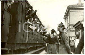 Fotografia d epoca originale 1935 ca PADOVA ? Partenza in treno mondine padovane Fotografia 1