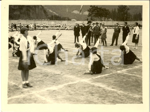 Fotografia d epoca originale 1931 ATLETICA FEMMINILE Ginnastica ritmica con clavette Fotografia 1