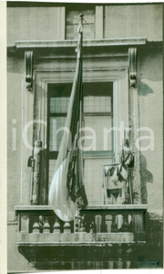 Fotografia d epoca originale 1943 ROMA Vessilli PNF e SANSEPOLCRISTI su balcone Palazzo VENEZIA Telefoto 1