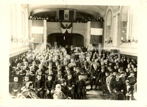 Fotografia d epoca originale 1931 MILANO Orfani MARTINITT attendono consegna medaglia CAMPO DUX Fotografia 1