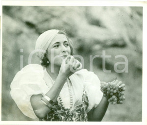 Fotografia d epoca originale 1933 PORTOFERRAIO LI Ragazza in costume tipico alla Festa dell Uva Fotografia 1