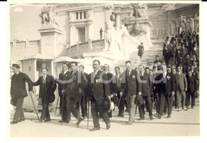 Fotografia d epoca originale 1930 ca ROMA Corteo di mutilati di guerra all Altare della Patria Foto 1