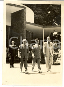 Fotografia d epoca originale 1936 MILANO Duca di BERGAMO visita la TRIENNALE Fotografia 18x13 cm 1