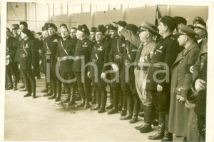 Fotografia d epoca originale 1937 GENOVA Il Direttorio locale del PNF accoglie Robert LEY Fotografia 1