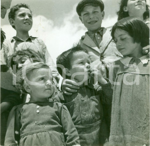 Fotografia d epoca originale 1940 SICILIA Gruppo di bambini in abiti da campagna Fotografia 1