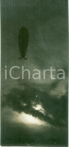 Fotografia d epoca originale 1930 ca MILANO ? Dirigibile in volo Fotografia notturna 1