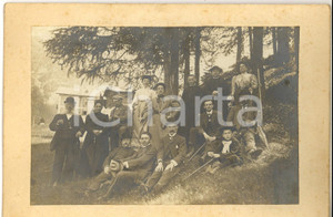 Fotografia d epoca originale 1900 ca AREA LOMBARDA Gruppo di escursionisti con sacerdoti Foto FUMAGALLI 1