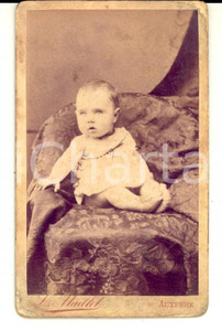 Fotografia d epoca originale 1890 ca AUXERRE F Bambino di pochi mesi su una poltrona Foto MAILLET CDV 1