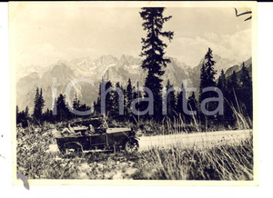 Fotografia d epoca originale 1927 PASSO TRE CROCI BL Coppia in automobile lungo la strada Foto 13x9 cm 1
