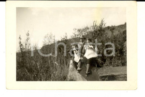 Fotografia d epoca originale 1935 LocalitÃ  CASTRULLO SA Una mangiata di maccheroni lungo il Sele Foto 10x7 1