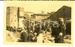 Fotografia d epoca originale 1940 ca ALBANIA Un vivace mercato tradizionale Foto cartolina VINTAGE 1