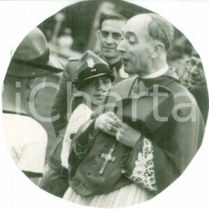 Fotografia d epoca originale 1935 ca MILANO Cardinale Ildefonso SCHUSTER con Balilla Foto contornata in tondo 1