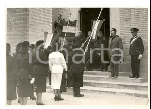 Fotografia d epoca originale 1935 ca MILANO ? Ingresso in chiesa di militanti del Fascio Femminile Foto 1