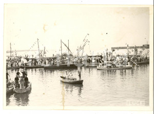 Fotografia d epoca originale 1940 ca GENOVA ? REGIA MARINA Cadetti in attesa del Duce Foto LUCE 18x13 cm 1