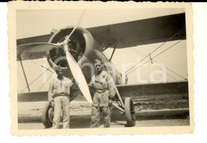 Fotografia d epoca originale 1940 ca REGIO ESERCITO Ritratto di due aviatori Foto VINTAGE 9x6 cm 1