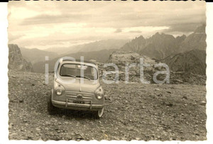 Fotografia d epoca originale 1957 PASSO DELLA FORCELLA GE Una FIAT 600 in vetta Foto VINTAGE 10x7 cm 1
