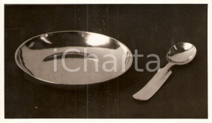 Fotografia d epoca originale 1936 MILANO Mostra del giocattolo  Cucchiaio e piatto in metallo Fotografia 1