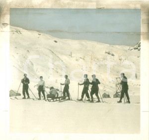 Fotografia d epoca originale 1940 ca CORTINA D AMPEZZO ? Sciatrici sulla neve Fotografia DANNEGGIATA 1