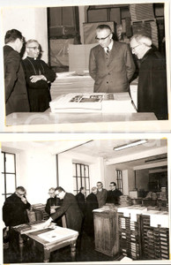 Fotografia d epoca originale 1969 PAVIA Tip. Mario PONZIO Mons. Antonio ANGIONI guarda stampe FRONTE RETRO 1