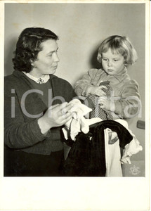Fotografia d epoca originale 1954 CRACOVIA Polonia Wladzio SURMA Primo bimbo di NOWA HUTA e la madre Foto 1