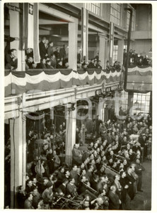 Fotografia d epoca originale 1938 MILANO Operai Filotecnica SALMOIRAGHI ascoltano federale Fotografia 1