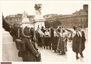 Fotografia d epoca originale 1938 ROMA Madri prolifiche rendono omaggio al MILITE IGNOTO Fotografia 1
