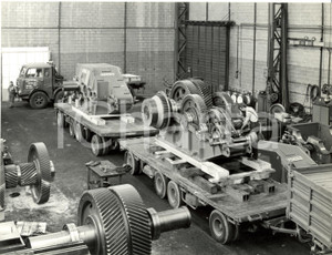 Fotografia d epoca originale 1972 RHO  MILANO Ditta Ing.V.FACHINI Ribaltamento bramme Trasporti TERNANA FOTO 1