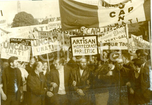 Fotografia d epoca originale 1969 PARIS Manifestation CommerÃ§ants et Artisans PARC DES PRINCES Fotografia 1