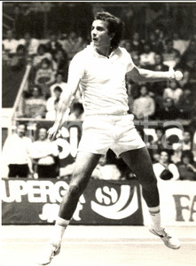 Fotografia d epoca originale 1980 ca TENNIS Gianluca RINALDINI in attacco sponsor SUPERGA Fotografia 1