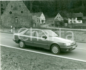 Fotografia d epoca originale 1990 ca FRANCIA Automobile FORD collaudata in campagna Fotografia artistica 1
