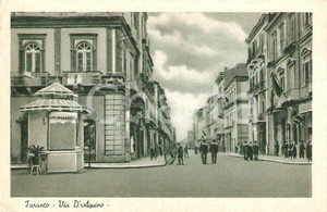 Cartolina originale da collezione 1925 ca TARANTO Marinai in VIA D AQUINO Panorama ANIMATA Cartolina FP NV 1